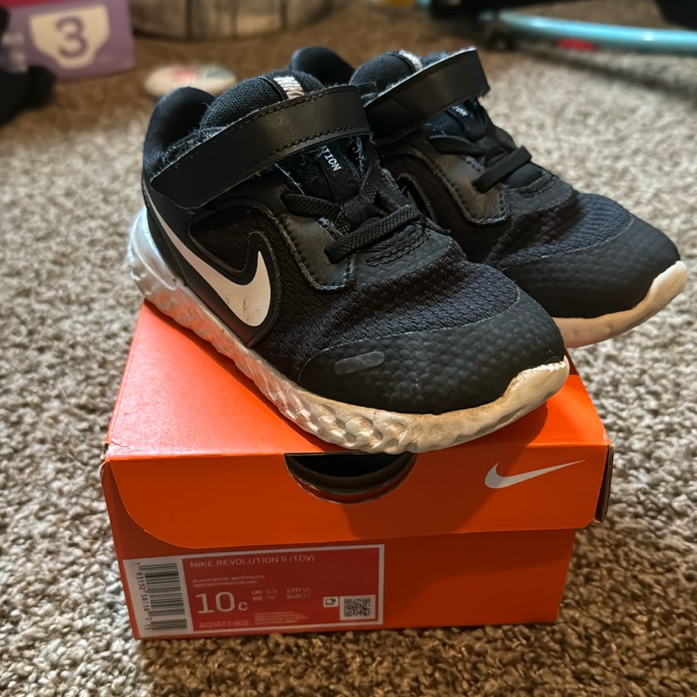 Kids Nike revolution